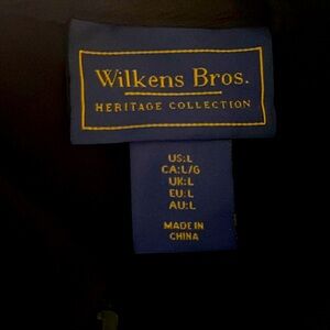 Very nice Large black zip up vest with zippered pockets.